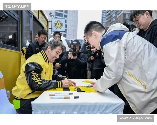 库尔图瓦开玩笑提议双红会门将为Kop看台球迷鼓掌增添趣味 库尔图瓦开玩笑提议双红会门将为Kop看台球迷鼓掌增添趣味
